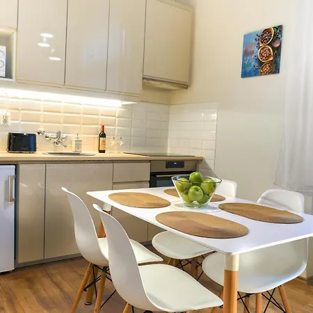 Pasti Central Apartment. ديبريتْسين