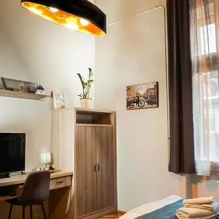 Pasti Central Apartment. * ديبريتْسين